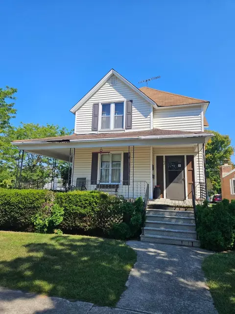 1102 Oakes St, Marinette, WI 54143