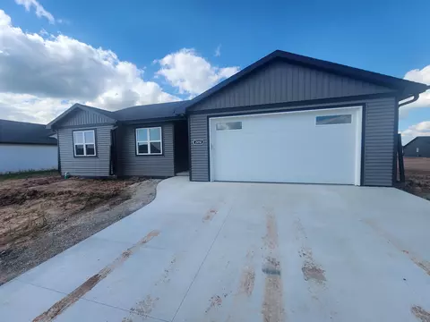 2090 White Dove Ln, Kaukauna, WI 54130