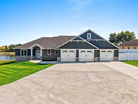 167 Fox Shores Dr, De Pere, WI 54115