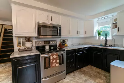 Kitchen - 1830 S Kernan Ave, Appleton, WI 54915 photo 1 of 2