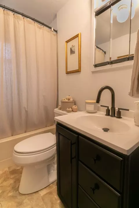 Bath - 1830 S Kernan Ave, Appleton, WI 54915 photo 2 of 2