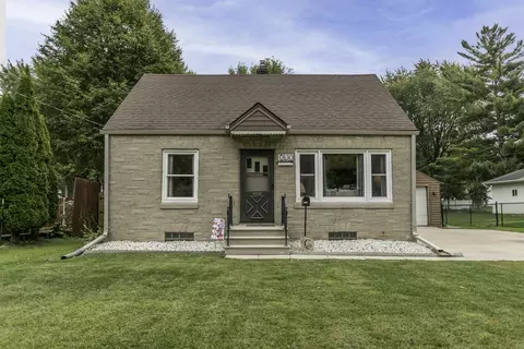 Exterior - 1830 S Kernan Ave, Appleton, WI 54915 photo 2 of 7