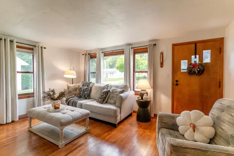 Entry Way - 1830 S Kernan Ave, Appleton, WI 54915 photo 1 of 3