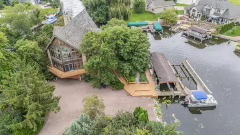 85 Lake Rest Ave, Oshkosh, WI 54902