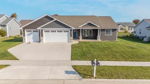1920 Red Fox Ln, Kaukauna, WI 54130