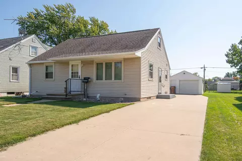 321 9th St, Menasha, WI 54952