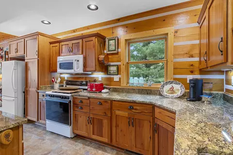 Kitchen - n8234 Oak Lane, Crivitz, WI 54114 photo 7 of 10