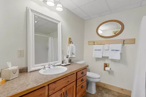 Bath - n8234 Oak Lane, Crivitz, WI 54114 photo 4 of 5