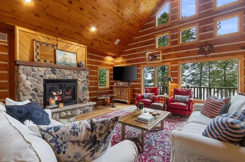 Living - n8234 Oak Lane, Crivitz, WI 54114 photo 5 of 9