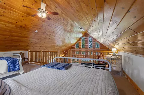 Bedroom - n8234 Oak Lane, Crivitz, WI 54114 photo 2 of 11