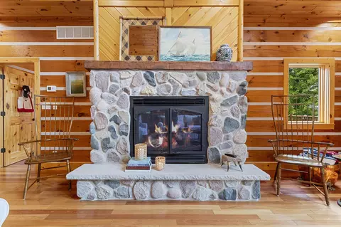 Living - n8234 Oak Lane, Crivitz, WI 54114 photo 7 of 9