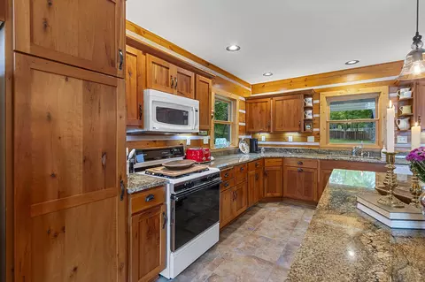 Kitchen - n8234 Oak Lane, Crivitz, WI 54114 photo 5 of 10