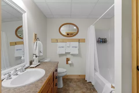 Bath - n8234 Oak Lane, Crivitz, WI 54114 photo 5 of 5