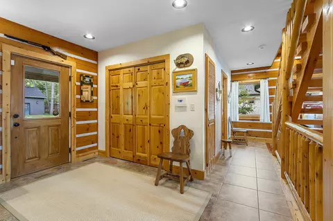 Entry Way - n8234 Oak Lane, Crivitz, WI 54114 photo 2 of 4