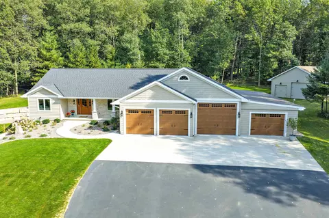 2326 Pristine Ln, Green Bay, WI 54313