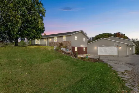 n5826 County Line Road, Luxemburg, WI 54217