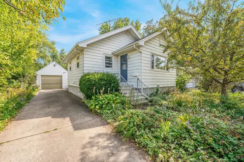 1322 Powers St, Oshkosh, WI 54901