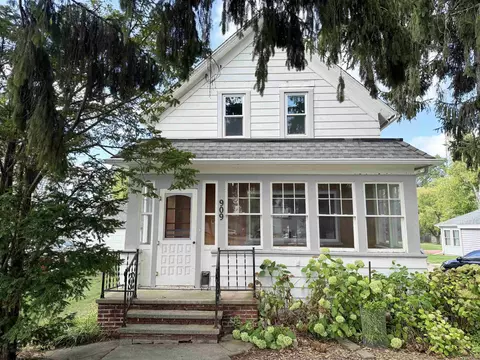 909 Boyd Ave, Kaukauna, WI 54130