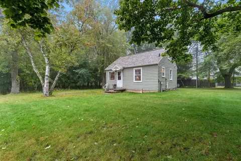 Exterior - 944 W Elsner Rd, Appleton, WI 54913 photo 12 of 13