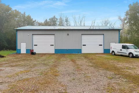 Exterior - 944 W Elsner Rd, Appleton, WI 54913 photo 6 of 13