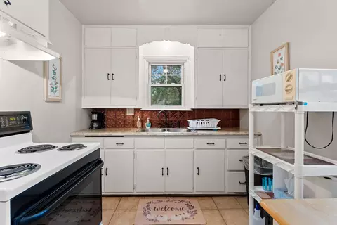 Kitchen - 944 W Elsner Rd, Appleton, WI 54913 photo 2 of 3