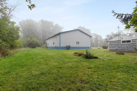 Exterior - 944 W Elsner Rd, Appleton, WI 54913 photo 5 of 13