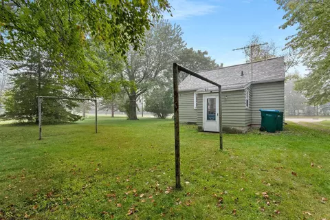 Exterior - 944 W Elsner Rd, Appleton, WI 54913 photo 11 of 13