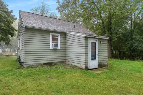 Exterior - 944 W Elsner Rd, Appleton, WI 54913 photo 10 of 13