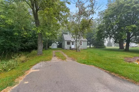 Exterior - 944 W Elsner Rd, Appleton, WI 54913 photo 9 of 13