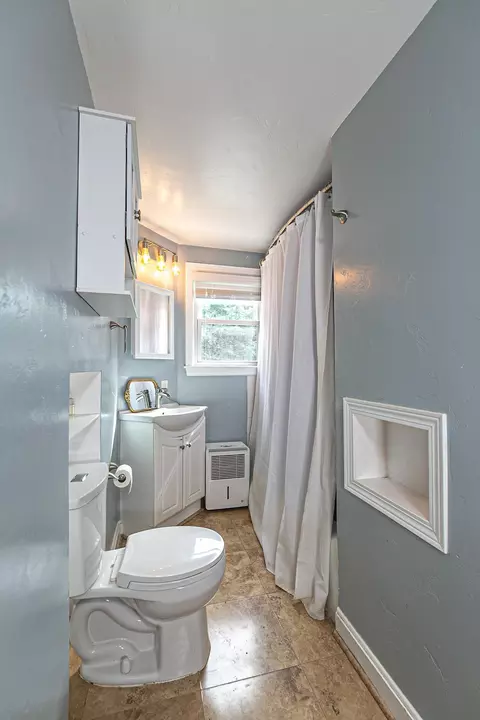Bath - 1719 W Reeve St, Appleton, WI 54914 photo 8 of 8