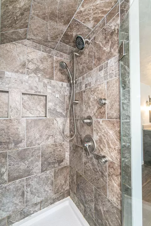 Bath - 1719 W Reeve St, Appleton, WI 54914 photo 6 of 8