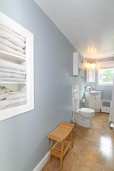 Bath - 1719 W Reeve St, Appleton, WI 54914 photo 7 of 8
