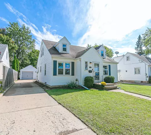 Exterior - 1719 W Reeve St, Appleton, WI 54914 photo 1 of 4