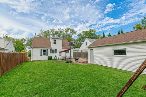 Exterior - 1719 W Reeve St, Appleton, WI 54914 photo 3 of 4