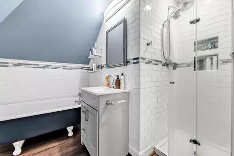 Bath - 1014 N Oneida St, Appleton, WI 54911 photo 2 of 2