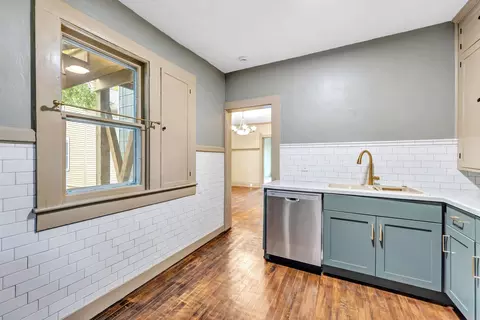 Kitchen - 1014 N Oneida St, Appleton, WI 54911 photo 2 of 4