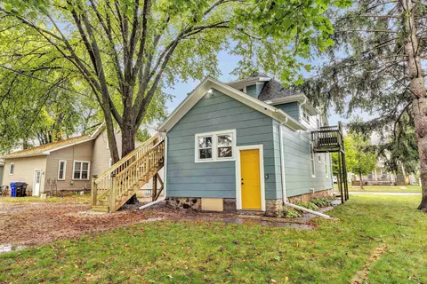 Exterior - 1014 N Oneida St, Appleton, WI 54911 photo 3 of 5