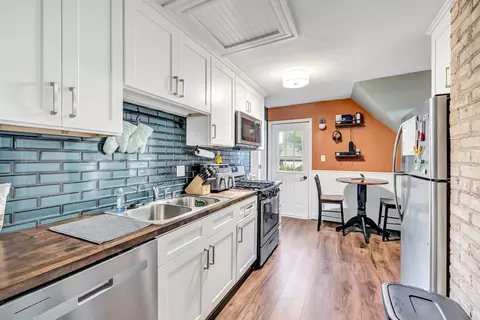 Kitchen - 1014 N Oneida St, Appleton, WI 54911 photo 3 of 4