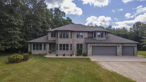 703 Sandy Pines Ct, Redgranite, WI 54970