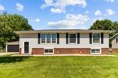 845 Greenfield Trl, Oshkosh, WI 54904