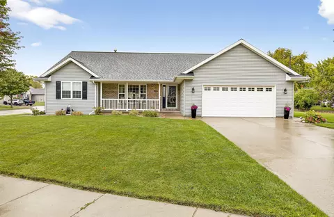 102 Hidden Ridges Way, Combined Locks, WI 54113