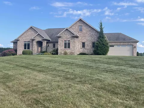 3200 Gray Hawk Trl, Suamico, WI 54313
