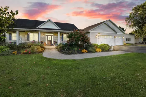 1755 Crown Dr, Oshkosh, WI 54904