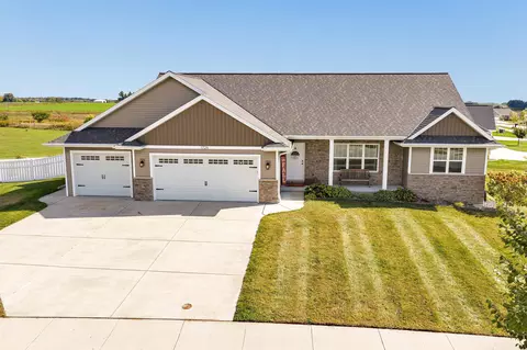 1726 Red Oak St, Howard, WI 54313