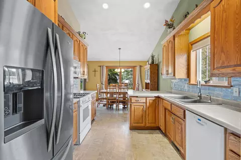 Kitchen - w5318 Amy Avenue, Appleton, WI 54915 photo 2 of 6