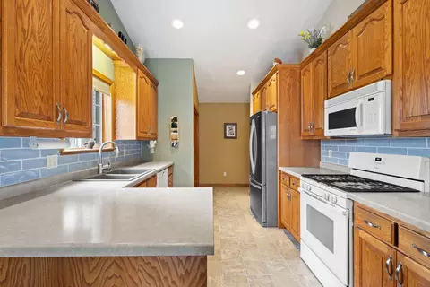 Kitchen - w5318 Amy Avenue, Appleton, WI 54915 photo 3 of 6