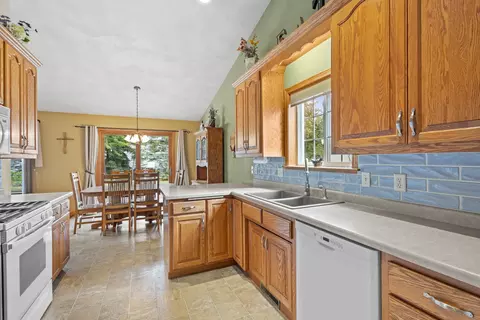 Kitchen - w5318 Amy Avenue, Appleton, WI 54915 photo 5 of 6