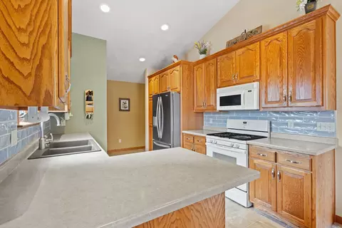 Kitchen - w5318 Amy Avenue, Appleton, WI 54915 photo 4 of 6