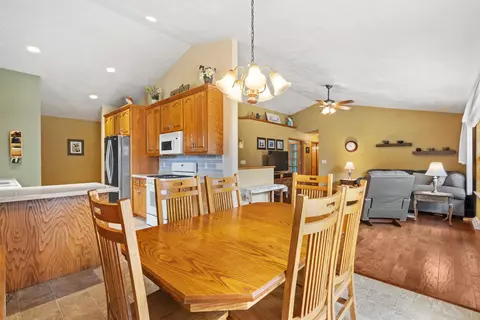 Dining - w5318 Amy Avenue, Appleton, WI 54915 photo 3 of 3