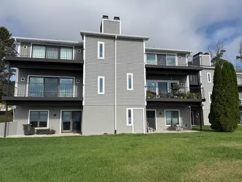 150 Summit Beach Dr, Algoma, WI 54201